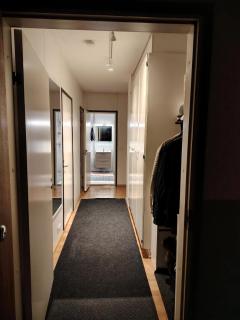 Quiet, best connections, amenities, parking - 2