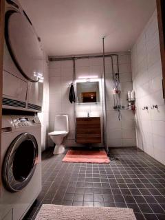 Quiet, best connections, amenities, parking - 1