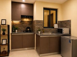 1BHK Luxury Apartment, Pool & Gym on rooftop, Breakfast included for extra charges - 9