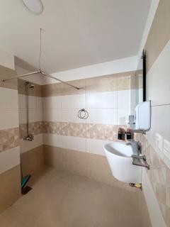 1BHK Luxury Apartment, Pool & Gym on rooftop, Breakfast included for extra charges - 6