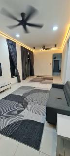 Kota Tinggi RuzZana Family Stay 5 Queen Bed - 2