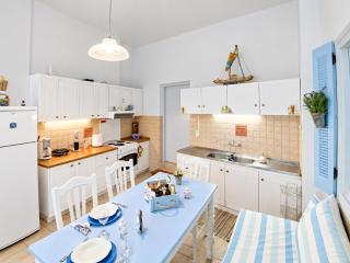 Shades of Blue Seaview House - 8
