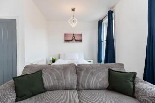 OG Stays VIII- Free Wifi, Free Parking, Family & Contractor - 1