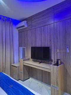Greenview Hotel and Apartments - 3