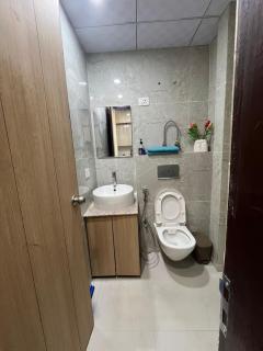 Cozy Stay Near Expo Mart Kaveri City Center - 6