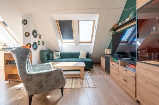 Warm And Cozy Apt with Panoramic Balcony in Sofia - 2