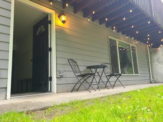 PNW Creekside Escape Relax, Unwind, Explore - 5