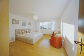 Traumhafte 2,5-Zi-Wohnung -A- mit Sicht auf See und Berge - 4