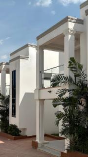 Greek Avenue - 9