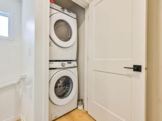 Stay at Esther 1 Downtown close to Everything! - 1