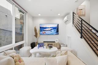 NEW! 2B2BA Modern Fremont Home w Parking Space & Rooftop, BBQ, AC - 1