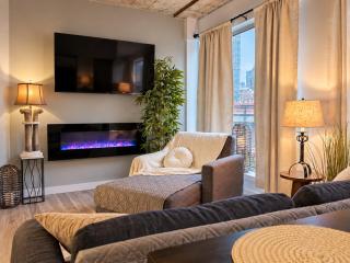 Modern Downtown Loft, Walk Everywhere, LRT at Doorstep - 3