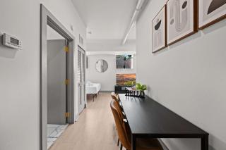 Bright and Modern Studio in Louisville # 108 - 2