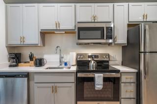 Bright and Modern Studio in Louisville # 107 - 4