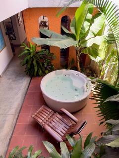 Bright Colonial 5BR House with Balcony - 6