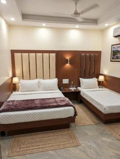 Hotel The Price Puneet Exports Paharganj New Delhi nearby Railway Station - 5