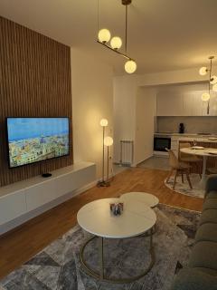 Modern Apartment with Balcony in Skopje, Free Parking - 9