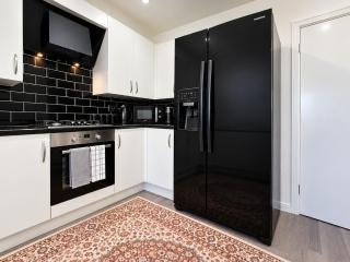 Families or Groups Home for 3 with Driveway, Fast WiFi, & Full Kitchen - Near A660 & City Centre - 9