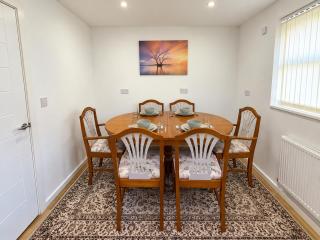 Families or Groups Home for 3 with Driveway, Fast WiFi, & Full Kitchen - Near A660 & City Centre - 8