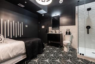 Hollyhock Suite 509 - 7