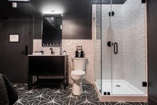 Hollyhock Suite 509 - 6