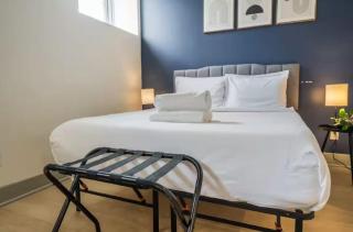 8 Unit Cozy & Bright Loft with Free Parking - 0