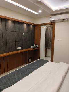 Hotel Oneness Crown, Omkareshwar - 1