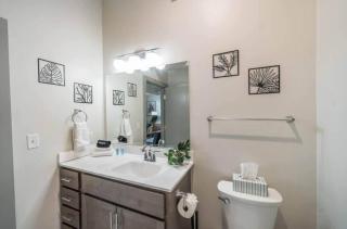 Cozy Unit with Free Parking Near Medical District - 6