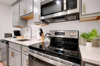 Cozy Unit with Free Parking Near Medical District - 2
