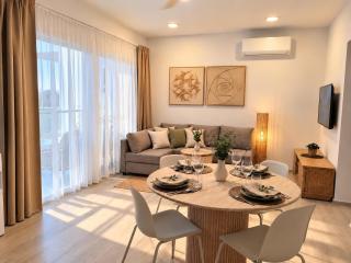 Laguna Beach Residence 402 - 1