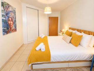 Lovely city apartment with balcony and parking - 3