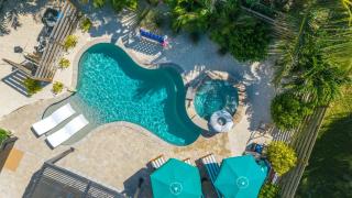 Rod & Reel Retreat - Heated Pool & Spa - Golf Cart - Steps to Beach - 9