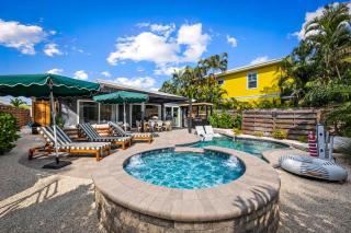 Rod & Reel Retreat - Heated Pool & Spa - Golf Cart - Steps to Beach - 5