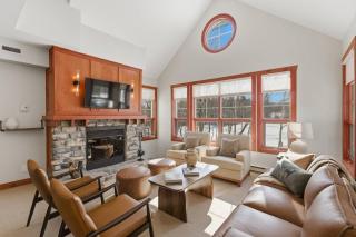 Ski Escape 3BDR Fireplace Pool-Spa Tremblant - 0