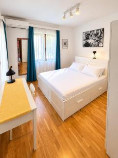 MIHONOS SUPERIOR APARTMENT - spacious 4-BR apartment with 3 terraces - 170 m2 - breathtaking panoramic sea views - walking distance to the city centre and beach - BURALUX Properties - 6