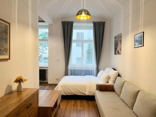Quiet Apartman by River Dancing House - 4
