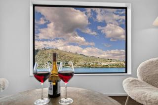 Golden Terrace Sanctuary Scenic Lakeview Retreat - 1