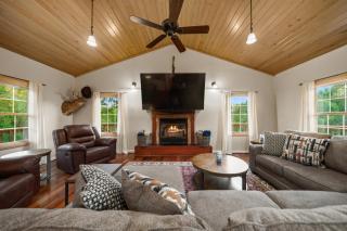 Private Lakefront Retreat Pool, Hot Tub, Kayaks - Hot Springs - 3