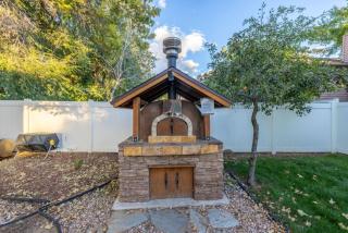 Apres Abode • Pet-Friendly Ski Retreat w/ Hot Tub - 4