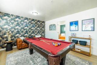 Apres Abode • Pet-Friendly Ski Retreat w/ Hot Tub - 0