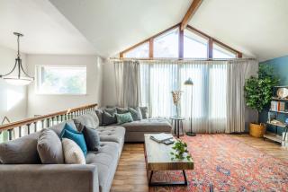 Apres Abode • Pet-Friendly Ski Retreat w/ Hot Tub - 2