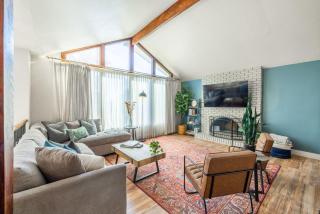 Apres Abode • Pet-Friendly Ski Retreat w/ Hot Tub - 1