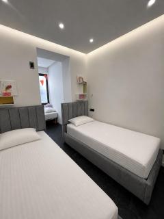 Luxe Ultra Modern 2 Bedroom with Balcony In The Middle of City Center, By Malibu Park And Cascade - Erevan - 2
