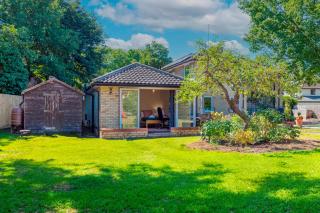 Pass the Keys Charming and Central Garden Studio Flat Free Parking - 6