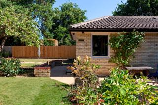 Pass the Keys Charming and Central Garden Studio Flat Free Parking - 4