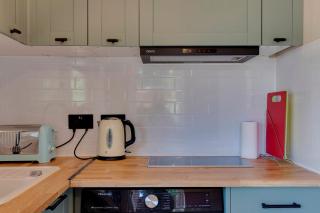 Pass the Keys Charming and Central Garden Studio Flat Free Parking - 2