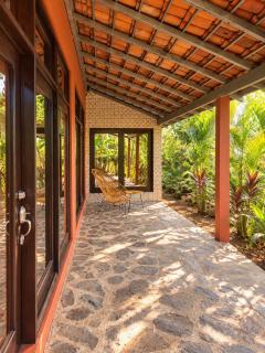 Quiet and comfy studio with jungle views - 6