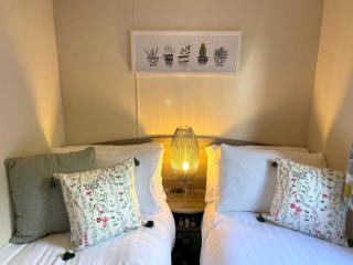 Beautiful 3BR Holiday Home in Stunning Location - Pass the Keys - 9