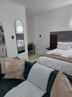Rivonia Laxe - 2