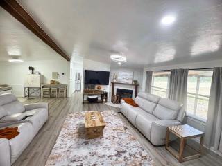 Privately Gated Guest House - 8